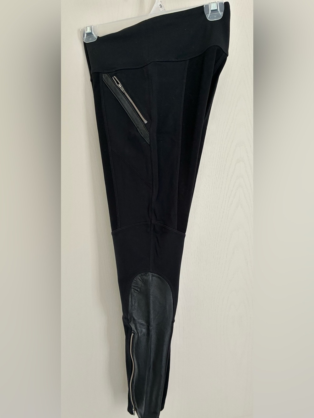 Athleta Women’s Black Moto Leggings with zipper and leather details S